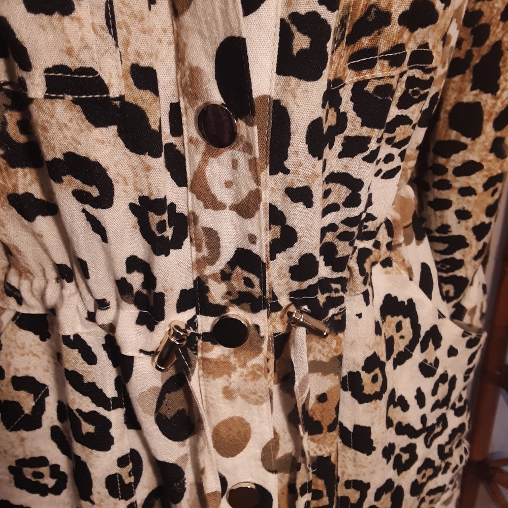 CHICO'S LEOPARD PRINT UTILITY JACKET - Picture 4 of 8